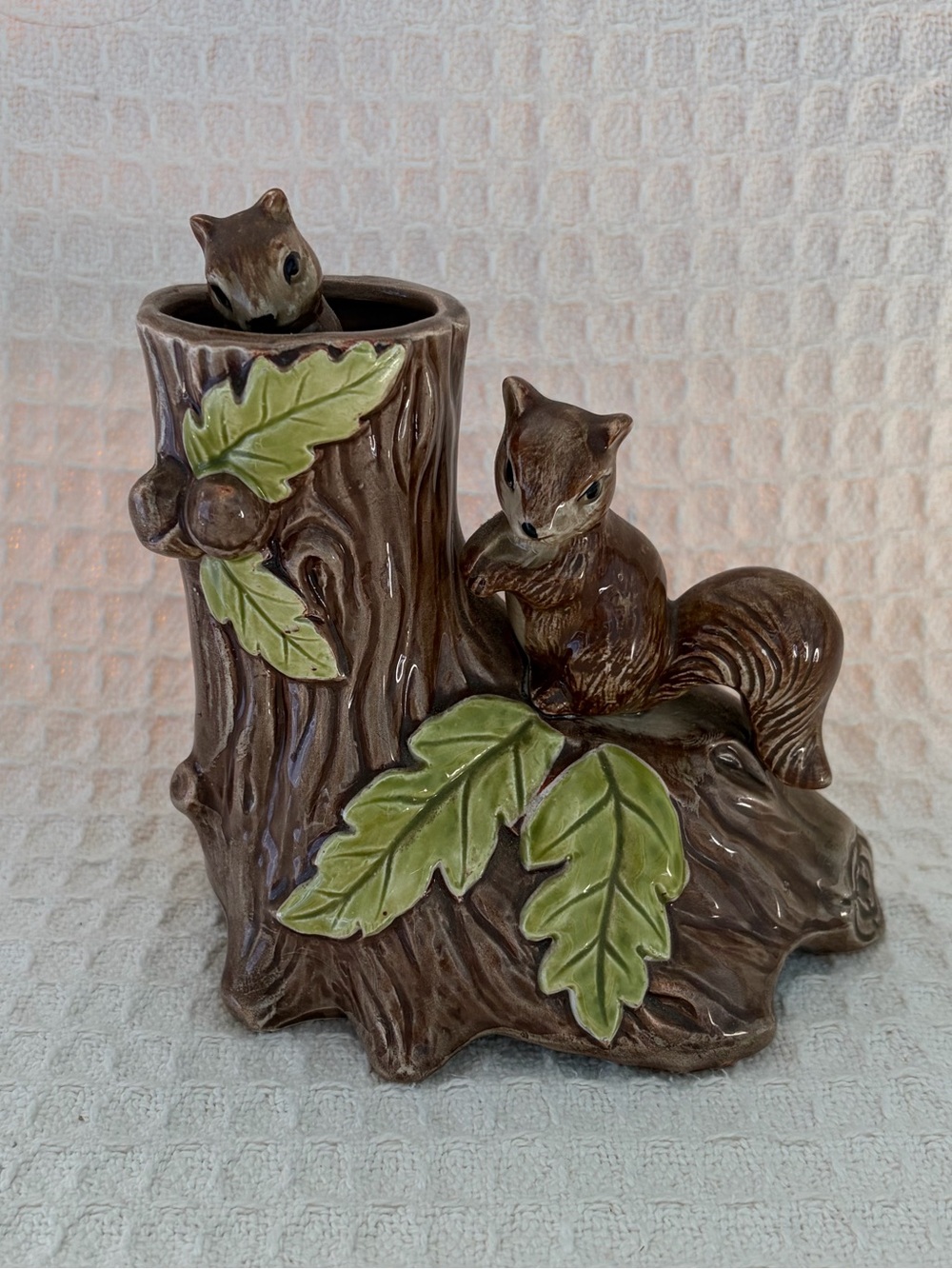 Otagiri 1979 Brown Ceramic Squirrels On Tree Stump Music Box Figure Green Leaves